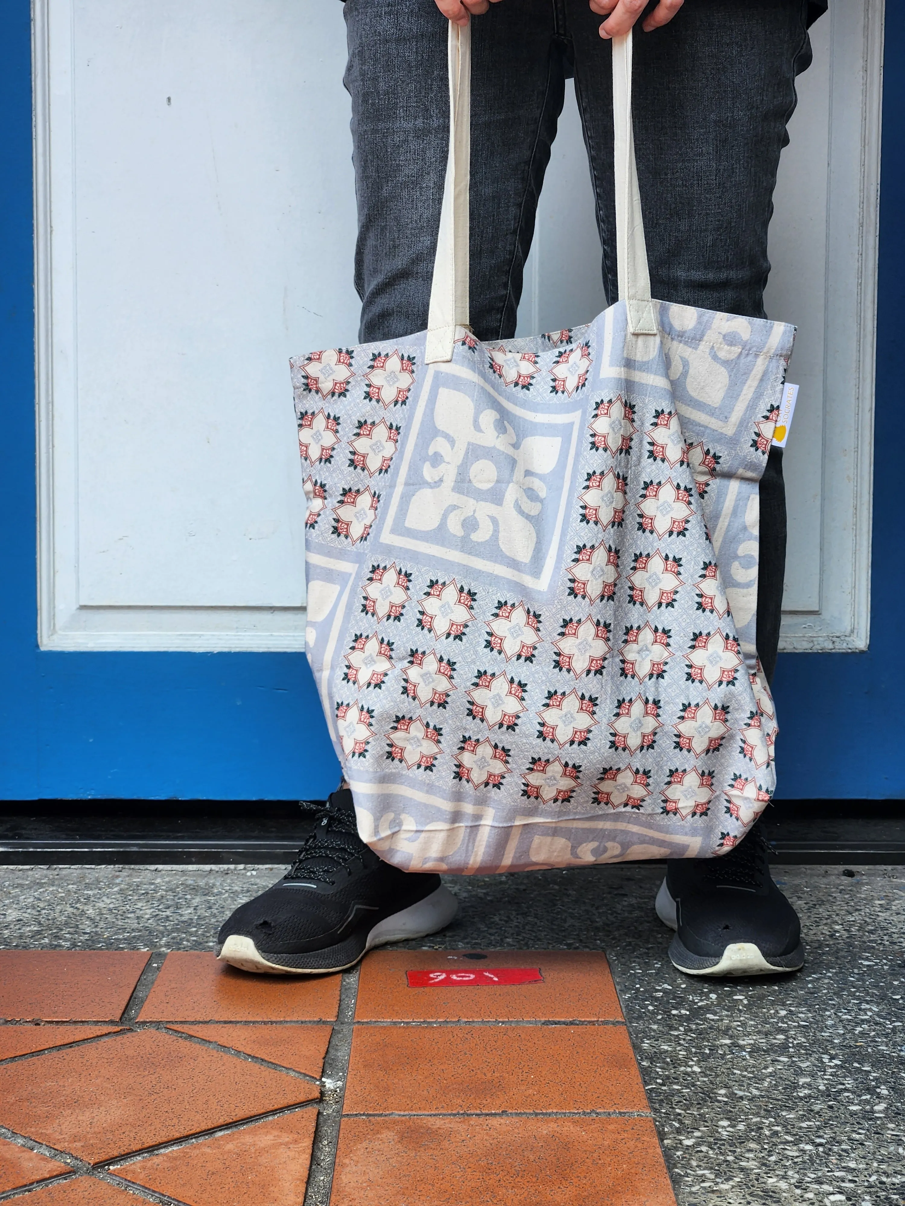 4 Roses Tile Printed Tote Bag