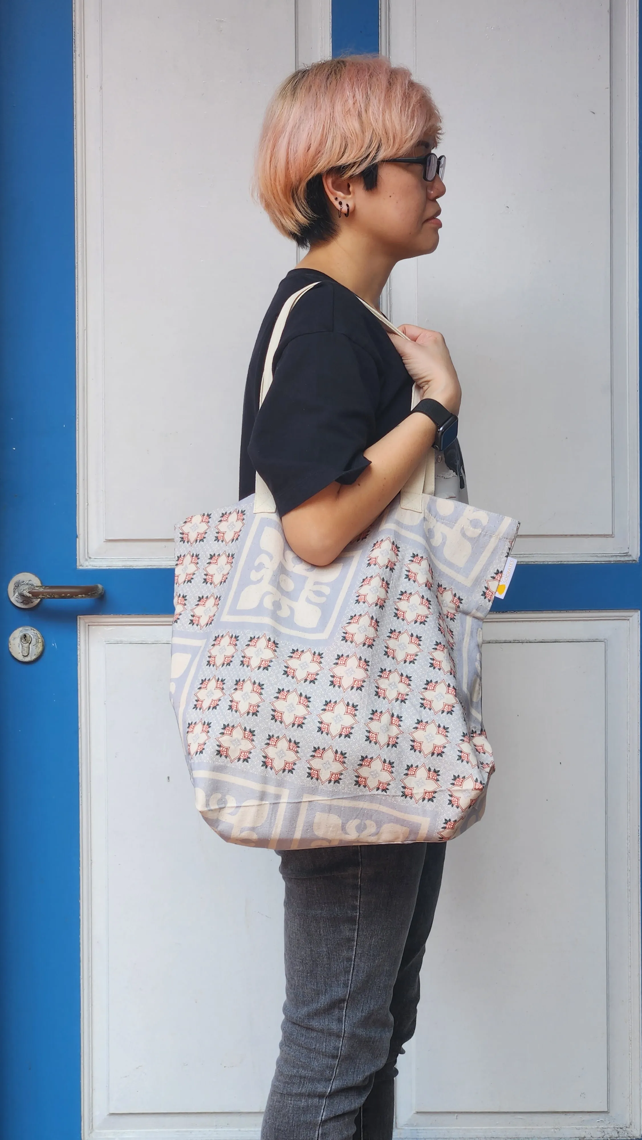 4 Roses Tile Printed Tote Bag