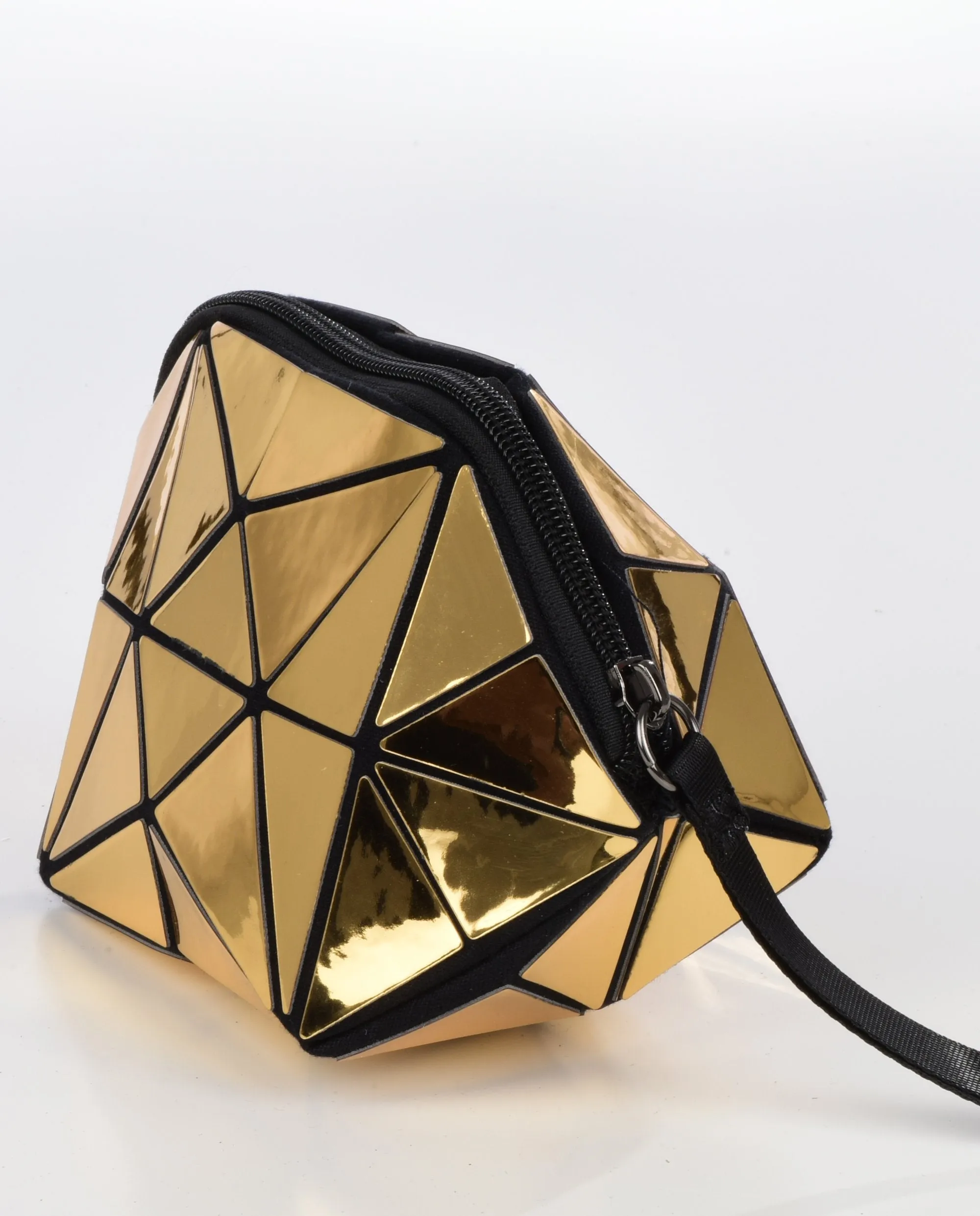 LUCENT METALLIC ISOSCELES TRIANGLE WRISTLET