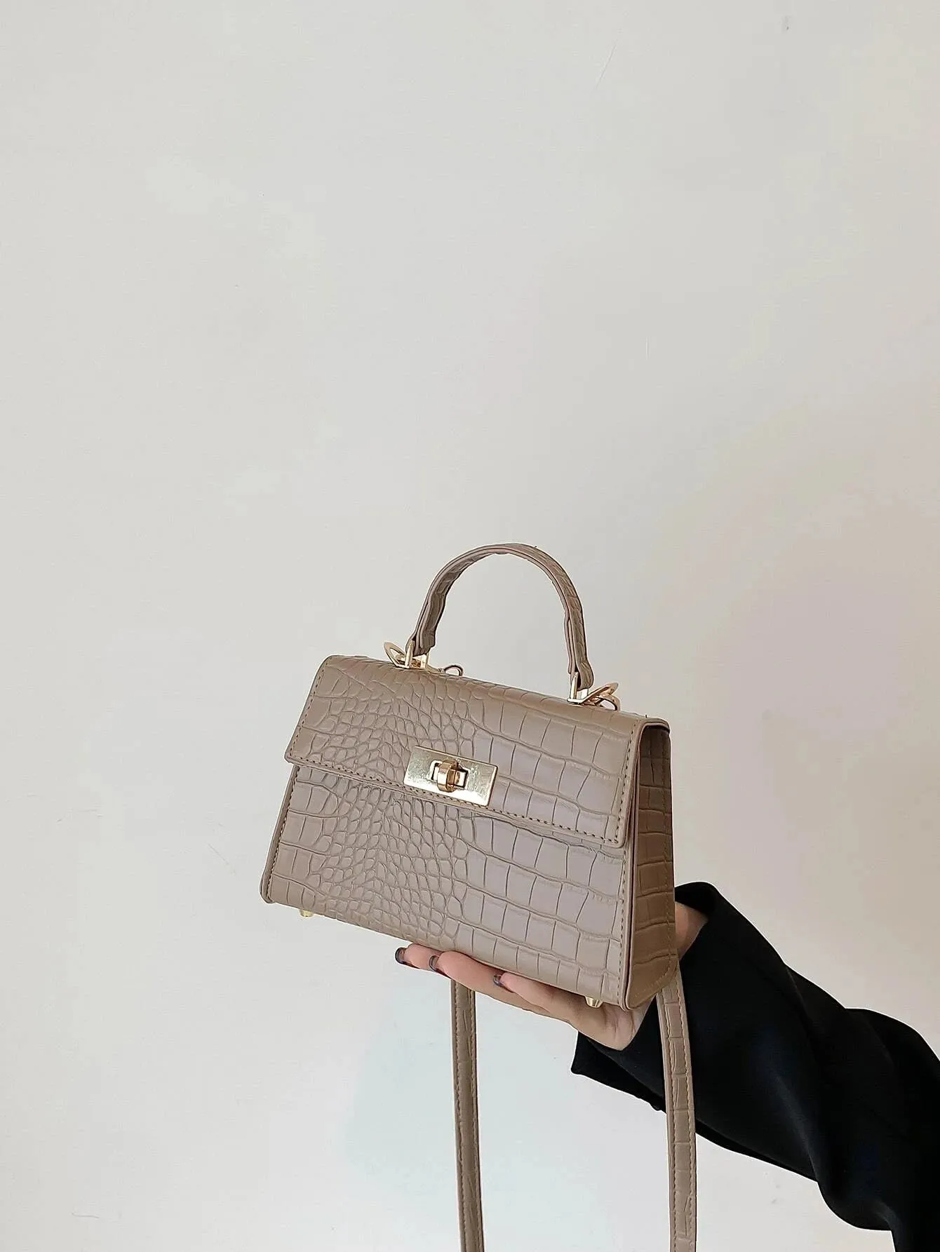 SHEIN Mini Crocodile Embossed Twist Lock Flap Square Bag