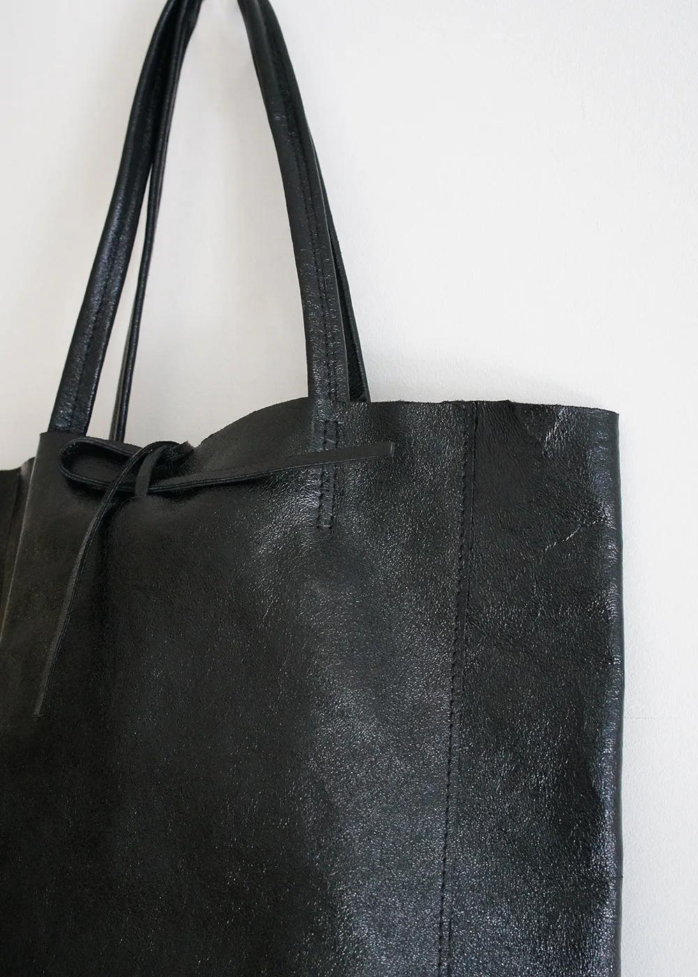 SUZIE LEATHER TOTE - METALLIC BLACK